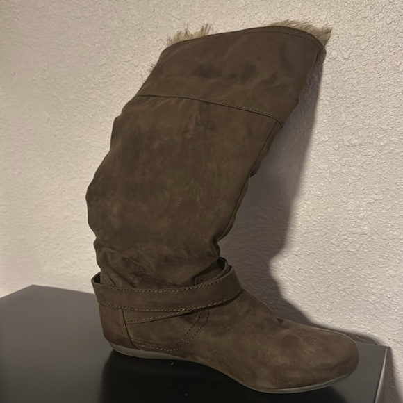 Report brand, faux fur boots. - Picture 6 of 6